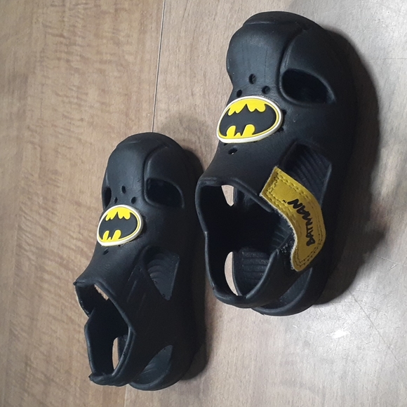 Baby Batman Sandals w/Velcro Straps, Size 7 - Picture 6 of 8